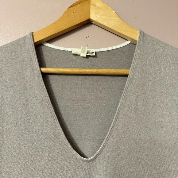 Aritzia Wilfred Free Aneta T-Shirt  Boxy Relaxed Top Blouse Vneck Gray Size XS - Picture 7 of 8